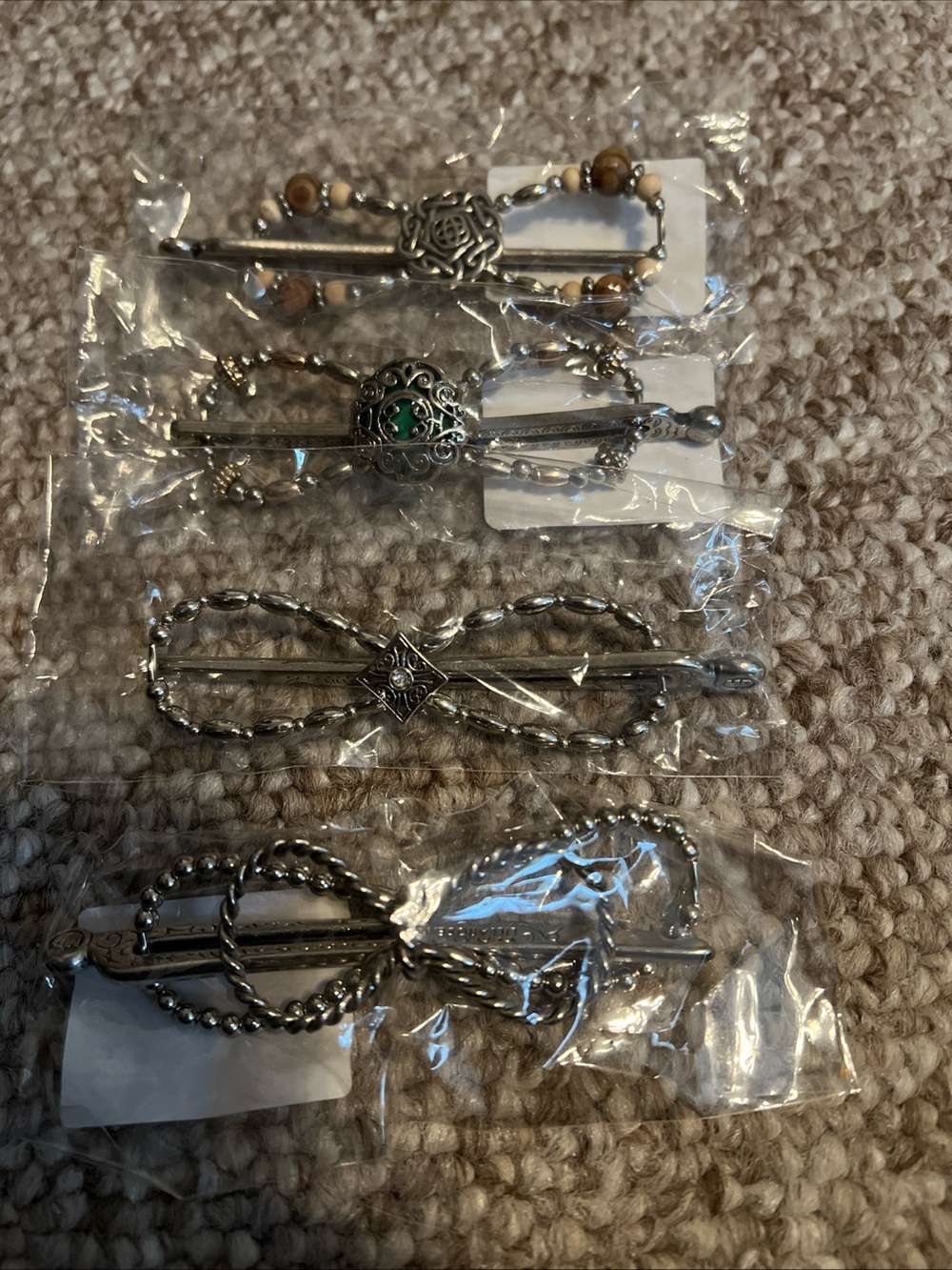 4 new Lilla Rose Flexi Clips (Medium)